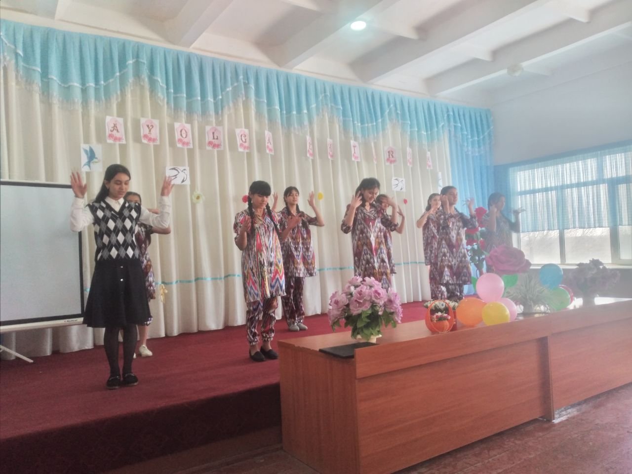 8-mart "Ayolga ehtirom" nomli tadbirdan fotolavhalar